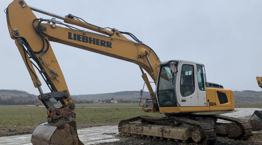 Excavator cu senile LIEBHERR R 924 C HDSL